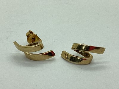 Lot 121 - A Pair of Modern 9ct Gold Twist Style Stud...