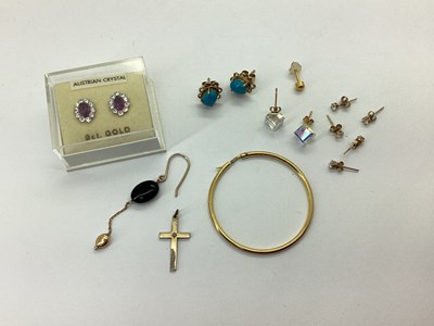 Lot 124 - A Single 9ct Gold Hollow Hoop Earring,...