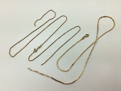 Lot 125 - A 9ct Gold Fine Box Link Chain, (broken),...