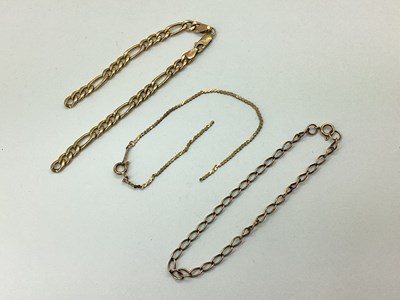Lot 122 - A 9ct Gold Open Curb Link Bracelet,...