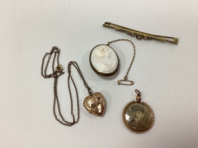 Lot 167 - An Antique Circular Glazed Locket Style...