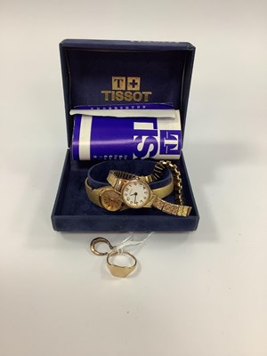 Lot 288 - A 9ct Gold Signet Ring, the rectangular plain...