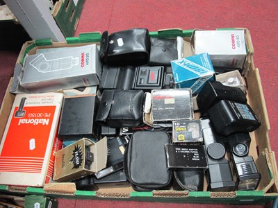 Lot 1084 - Quantity of Flash Units, including Vivitar...