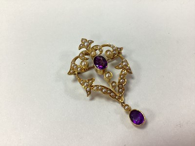 Lot 97 - A Decorative Edwardian Pendant/Brooch, the...