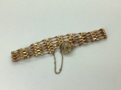 Lot 137 - A Dainty 9ct Gold Gate Link Bracelet, to 9ct...