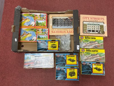 Lot 337 - A Quantity of '00'/'HO' Resin and Plastic...