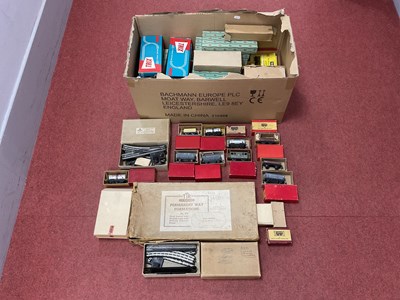Lot 346 - A Large Quantity of Boxed Trix Twin '00' Gauge...