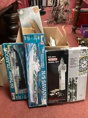 Lot 1275A - Next 'Big Ben Mecano Set', Hornby Line 'Nave...