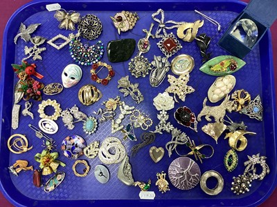 Lot 270 - A Collection of Modern Costume Brooches,...