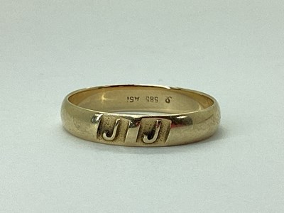 Lot 73 - A Feature "JJ" Stamped Wedding Band, stamped...