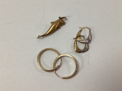 Lot 102 - A Novelty 9ct Gold Dolphin Pendant/Charm,...