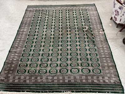 Lot 1602 - Pakistan Made Wool Tasselled Carpet, with 18 x...