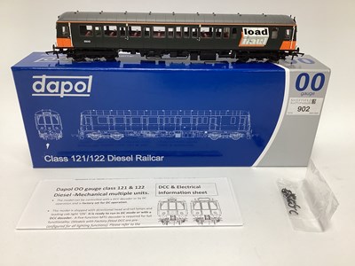 Lot 902 - A boxed Dapol 00 gauge Class 122 diesel...