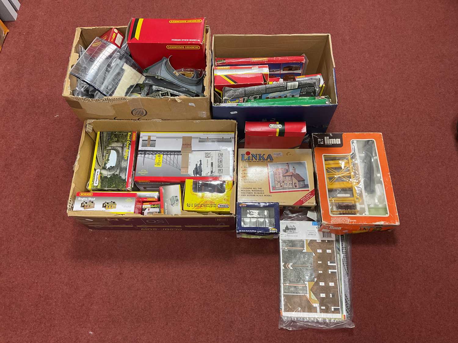 Lot 342 - Three boxes of 00/HO scenic items incuding...