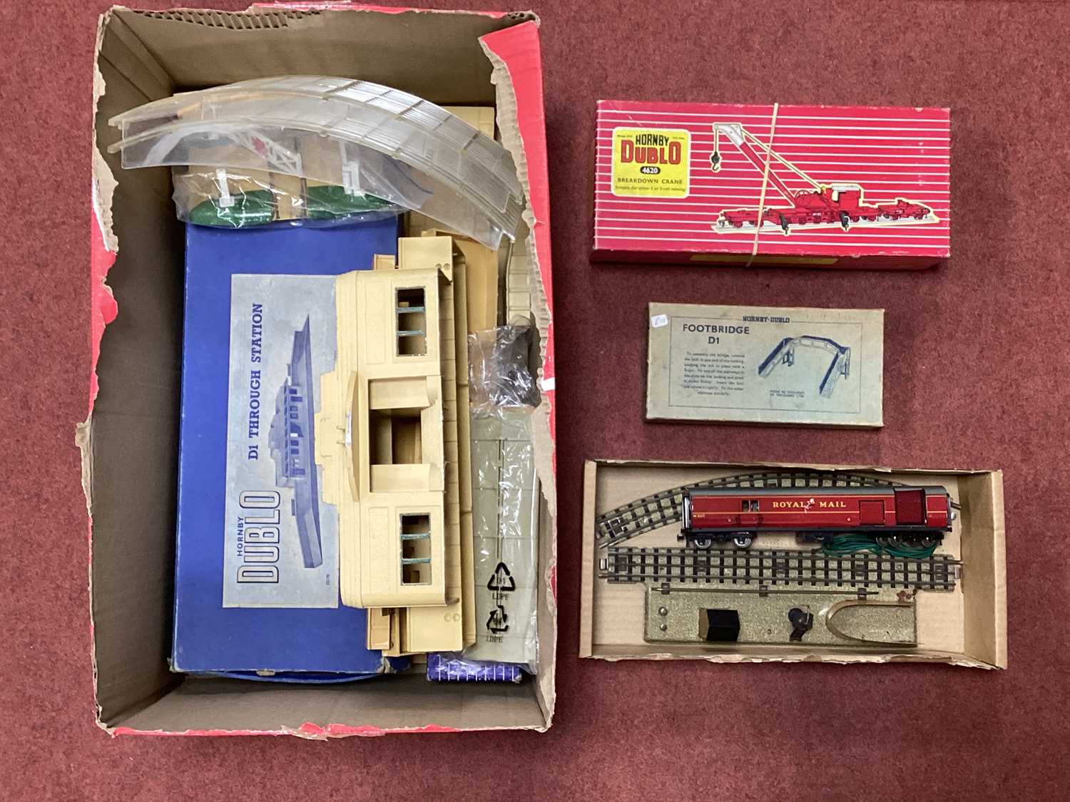 Lot 324 - A Box of Hornby-Dublo 'OO' Gauge, including a...