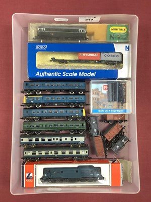 Lot 849 - A Quantity of British 'N' Gauge, including: a...