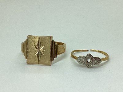 Lot 65 - A 9ct Gold Signet Ring, the rectangular panel...