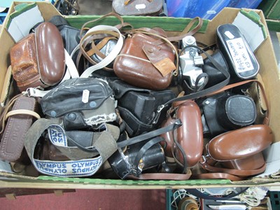 Lot 1119 - Vintage Cameras, including Pentax P30T, Zenith-...