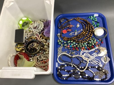Lot 221 - A Collection of Polished Hardstone and Other...