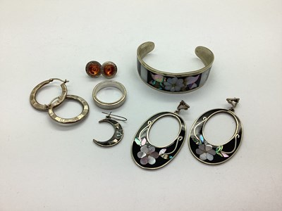 Lot 123 - A Small Decorative Shell Inset Cuff Bangle, of...