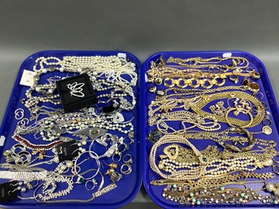 Lot 189 - A Collection of Modern Costume Jewellery,...