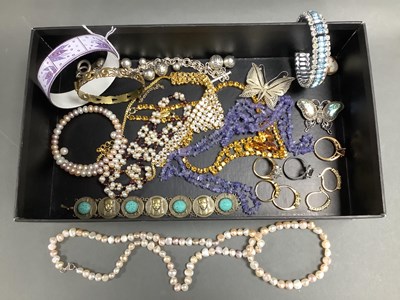 Lot 151 - Modern Fresh Water Pearl Bead Necklace and...