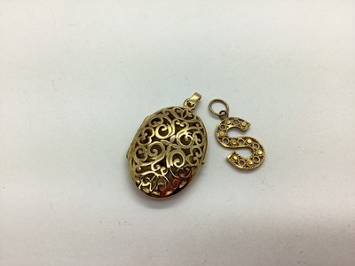 Lot 95 - A Modern 9ct Gold Oval Locket Pendant, the...