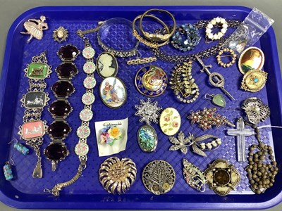Lot 203 - Vintage and Later Costume Jewellery, including...