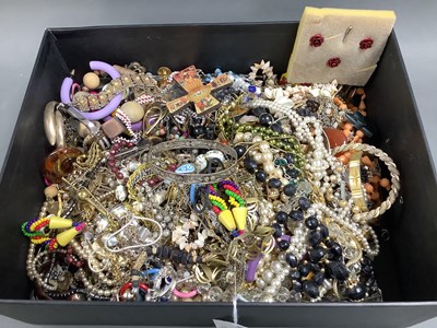 Lot 193 - A Mixed Lot of Assorted Costume Jewellery,...