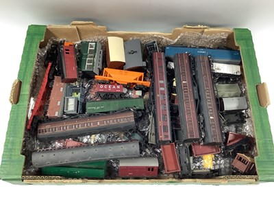Lot 391 - Approximately Seventy 'OO' Gauge/4mm Unboxed...