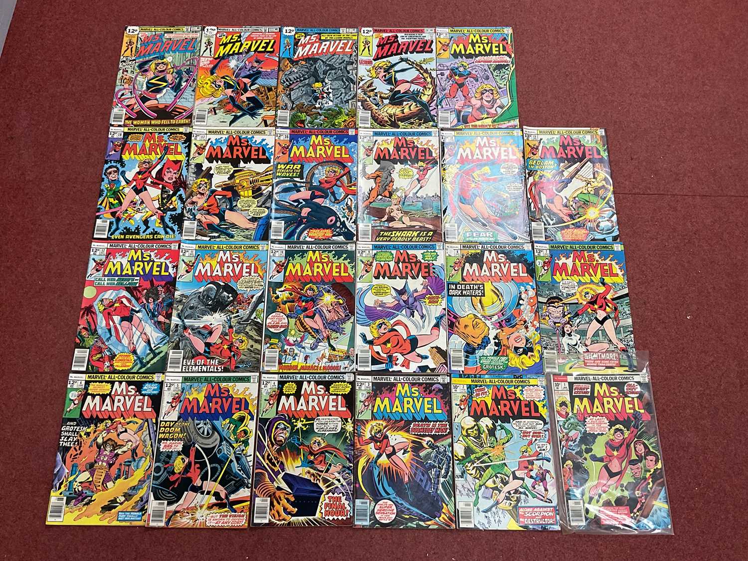 Lot 920 - A complete set of Ms. Marvel comics by