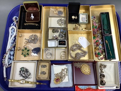 Lot 217 - A Collection of Assorted Vintage Costume...
