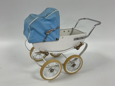 Lot 969 - A Mid XX Century Dolls Carriage Pram, by Red...