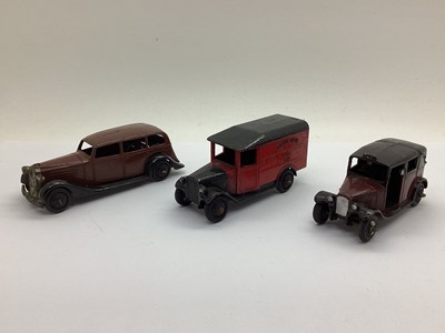 Lot 912 - Three immediate post war Dinky Diecast...