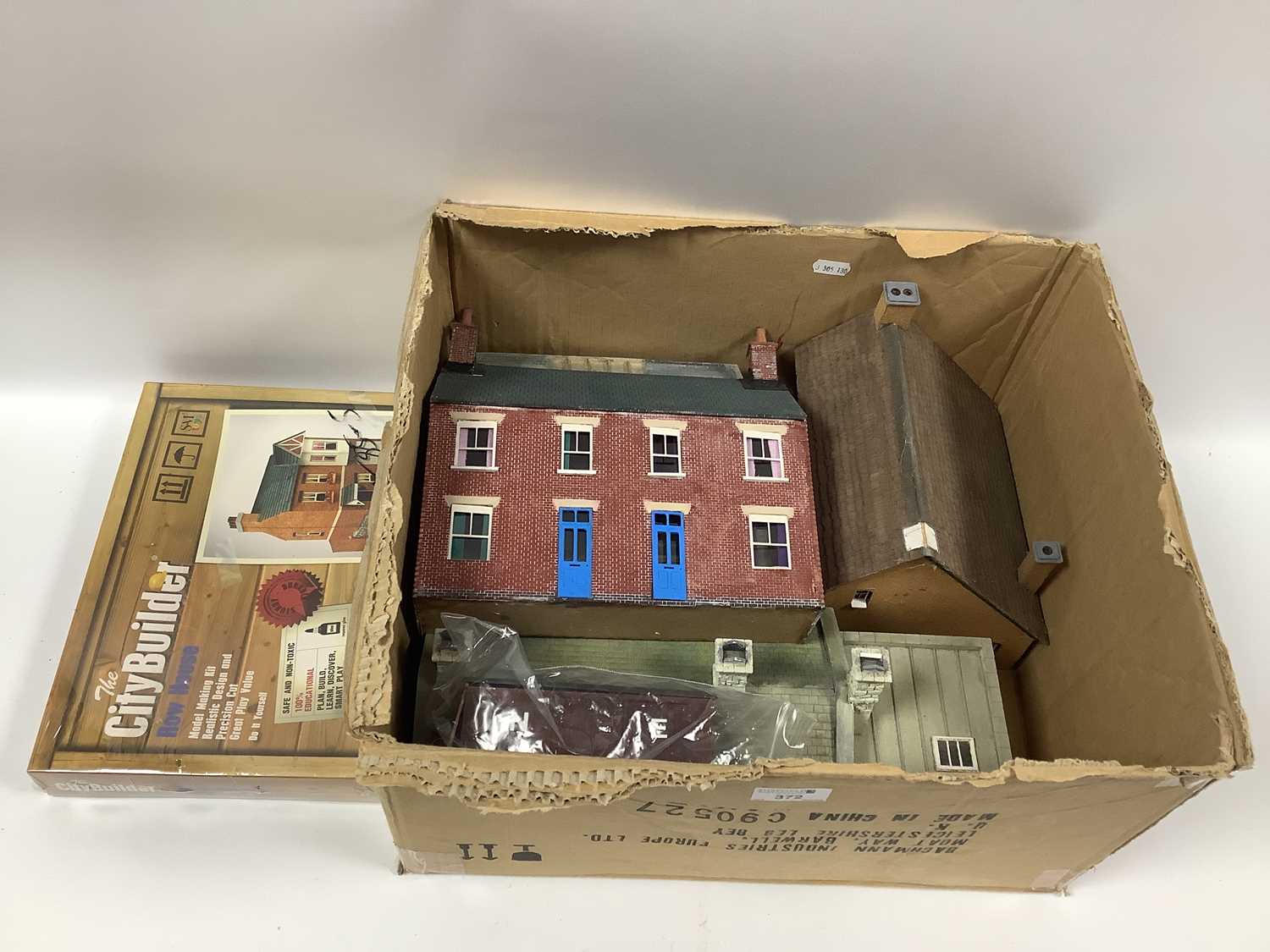 Lot 372 - A Collection of 'O' Gauge Buildings, including...