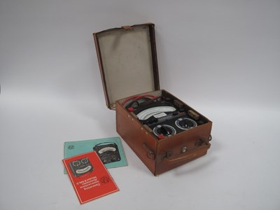 Lot 1039 - An Avo Avometer Model 8 Mk 5 in original...