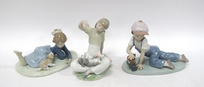Lot 1260 - Lladro Reclining Figures 5594 7619 and 7711 (3).