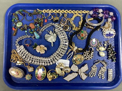 Lot 181 - Vintage and Later Costume Jewellery, including...