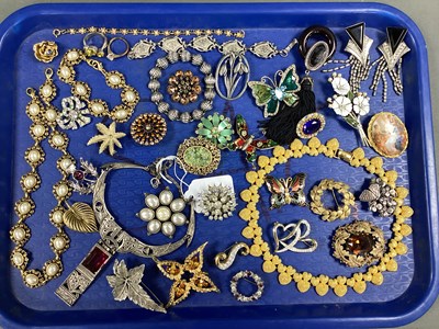 Lot 182 - Vintage Miracle Necklace of Celtic Style,...