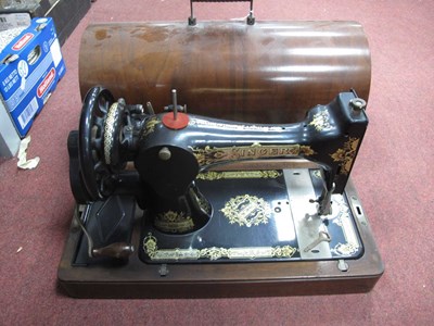 Lot 1494 - A Singer Sewing Machine, in a walnut domed case.