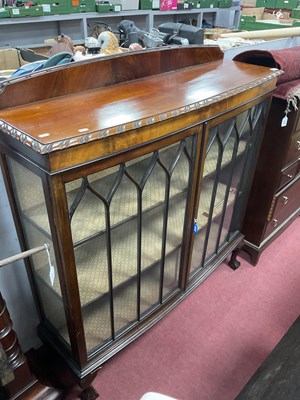 Lot 1574 - XX Century Mahogany Display Cabinet, with a...