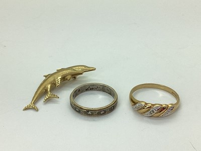 Lot 58 - A 9ct Gold Dress Ring, of twist design, with...