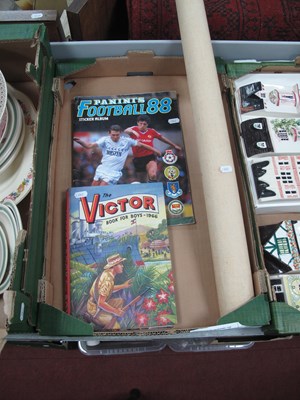 Lot 1061 - Vintage memorabilia, including 1930s Sheffield...