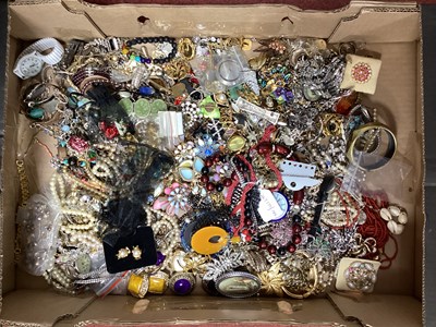 Lot 204 - A Mixed Lot of Assorted Costume Jewellery,...