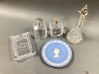 Lot 8 - A Hallmarked Silver Mounted Cut Glass Scent...