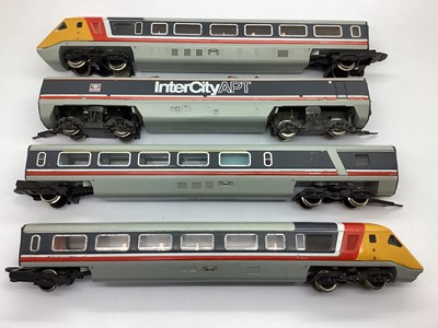 Lot 892 - A Hornby 'OO' Gauge APT (Advanced Passenger...