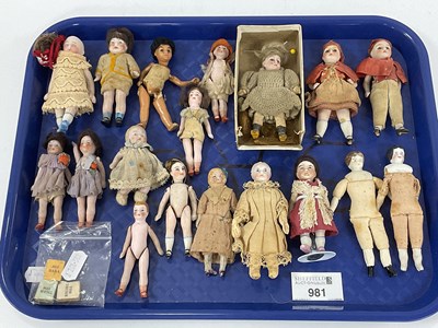 Lot 981 - Eighteen Early XX Century and Later Porcelain...