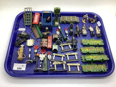 Lot 599 - A selection of pre and post war O gauge and...