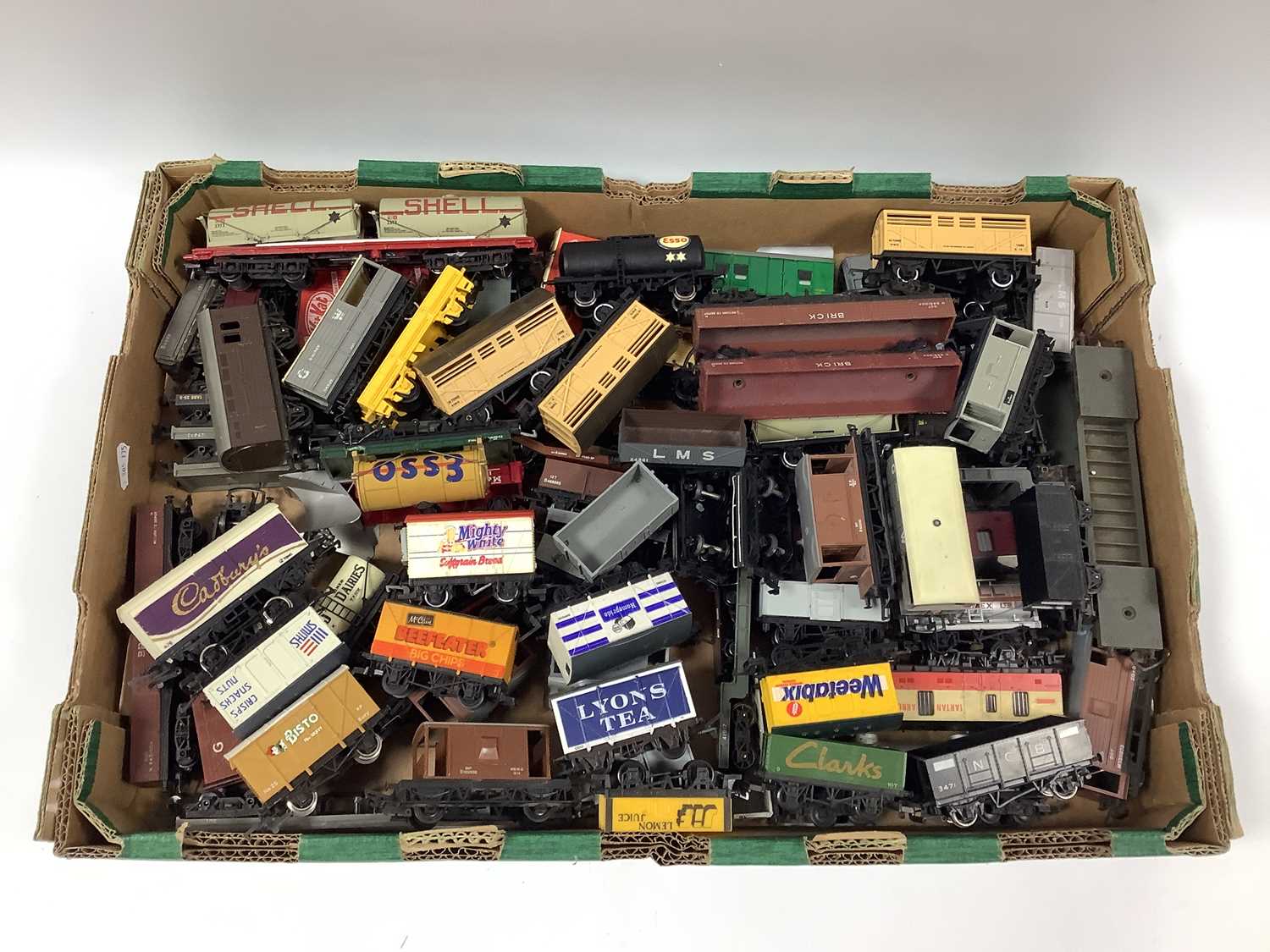 Lot 362 - Approximately Seventy 'OO' Gauge Seam-Era...