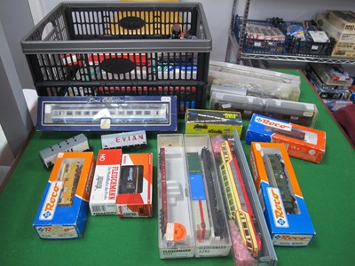 Lot 370 - Thirty "HO" Gauge Items of Continental Outline...